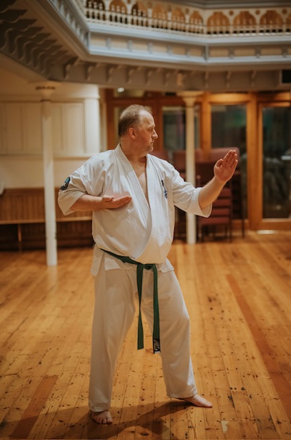 Knock-down tournament match in progress